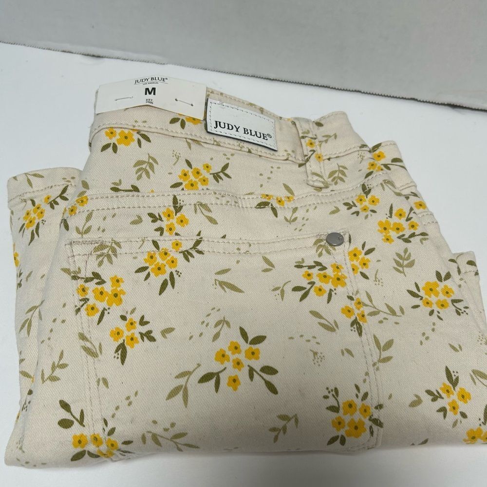 Judy Blue‎ NWT Flower Print Mid-Rise Shorts Style #150090 Size Medium